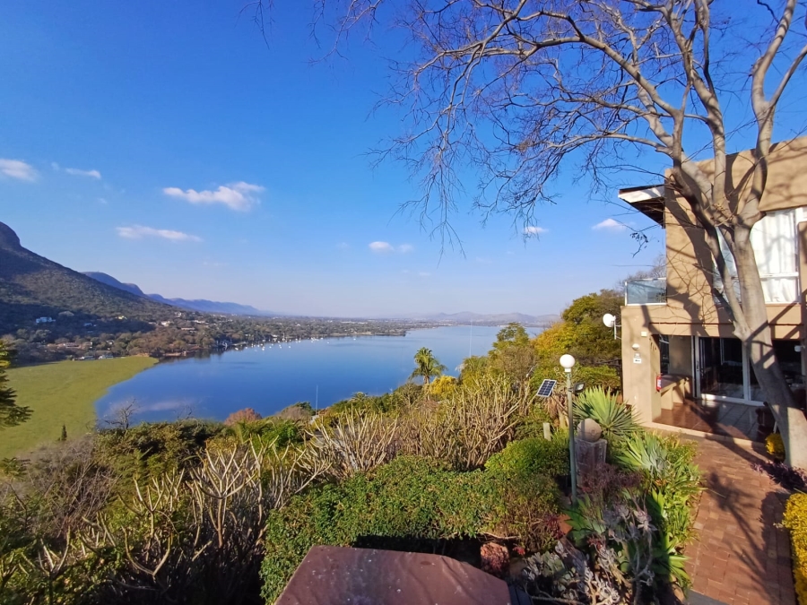 6 Bedroom Property for Sale in Kosmos North West